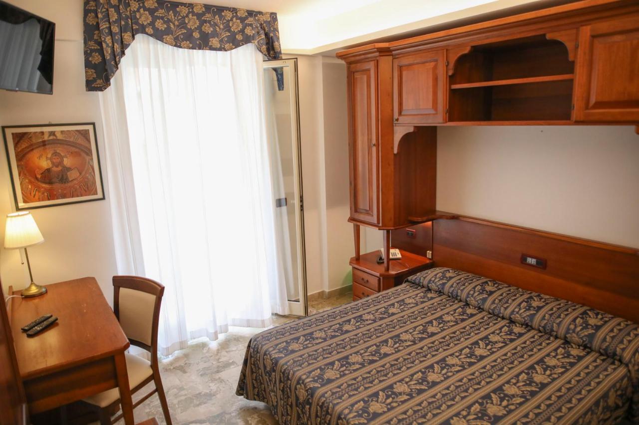 Hotel La Giara เชฟาลู ภายนอก รูปภาพ